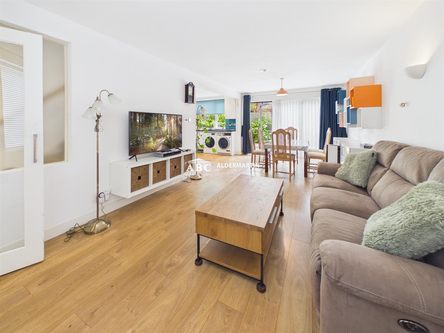 House Mayfair Court in Greater London