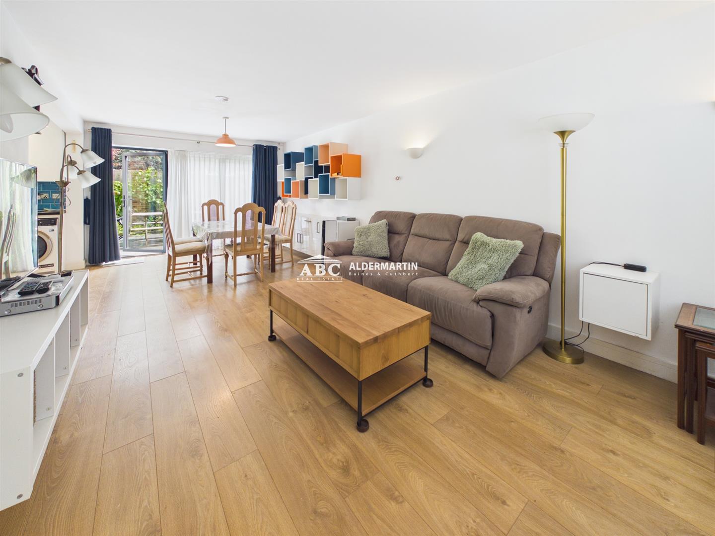 House Mayfair Court in Greater London