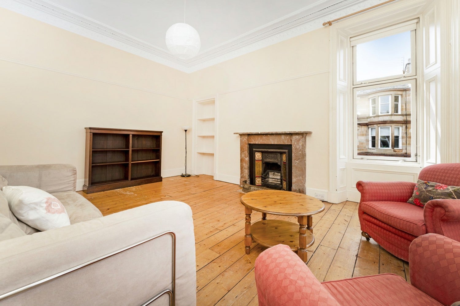 Flat Barrington Drive in Glasgow