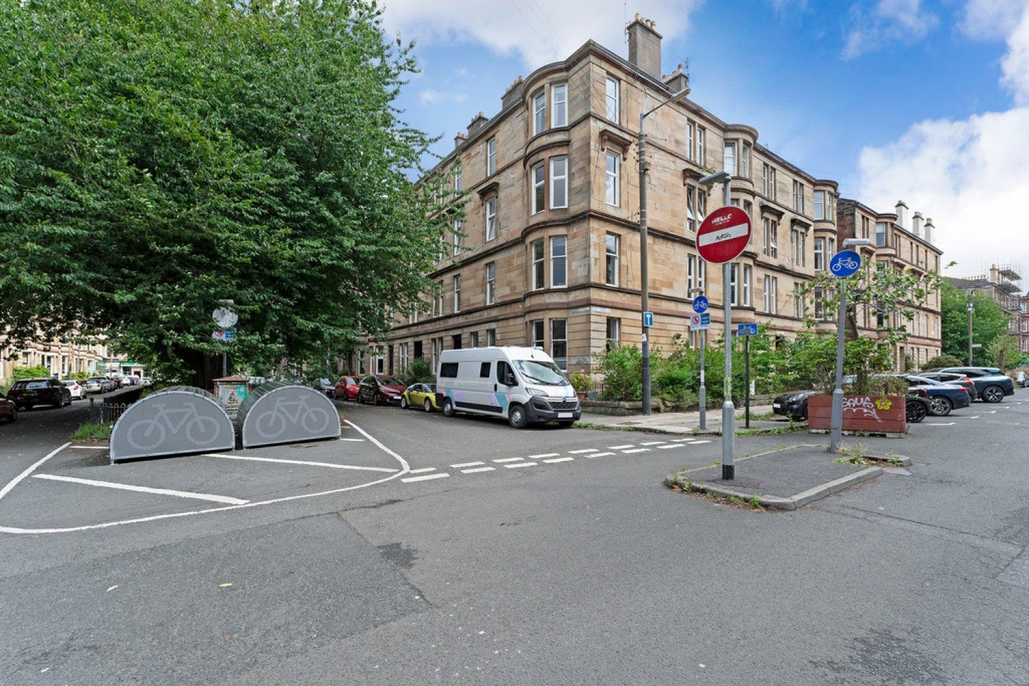 Flat Barrington Drive in Glasgow