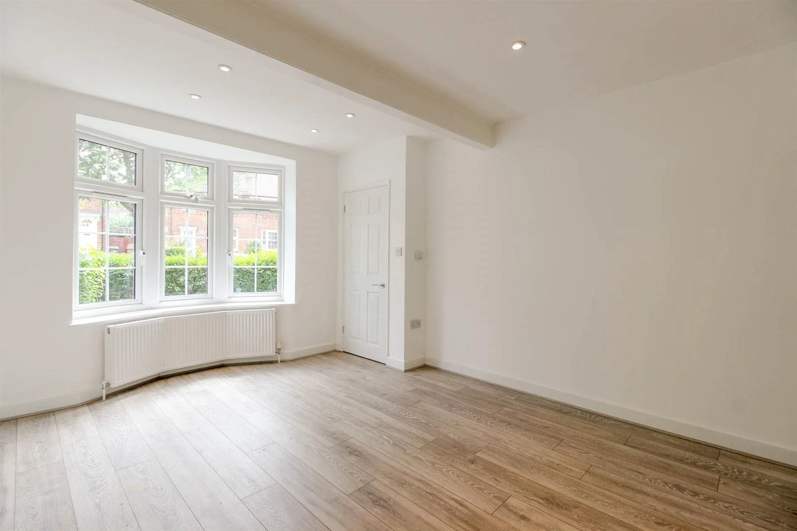 House Manor Farm Drive in Greater London