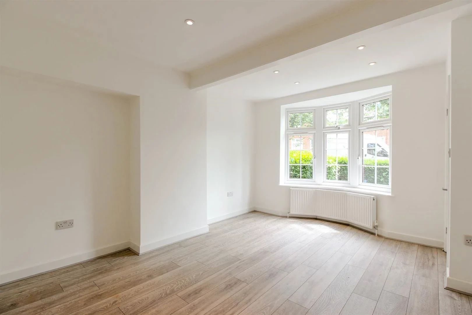 House Manor Farm Drive in Greater London