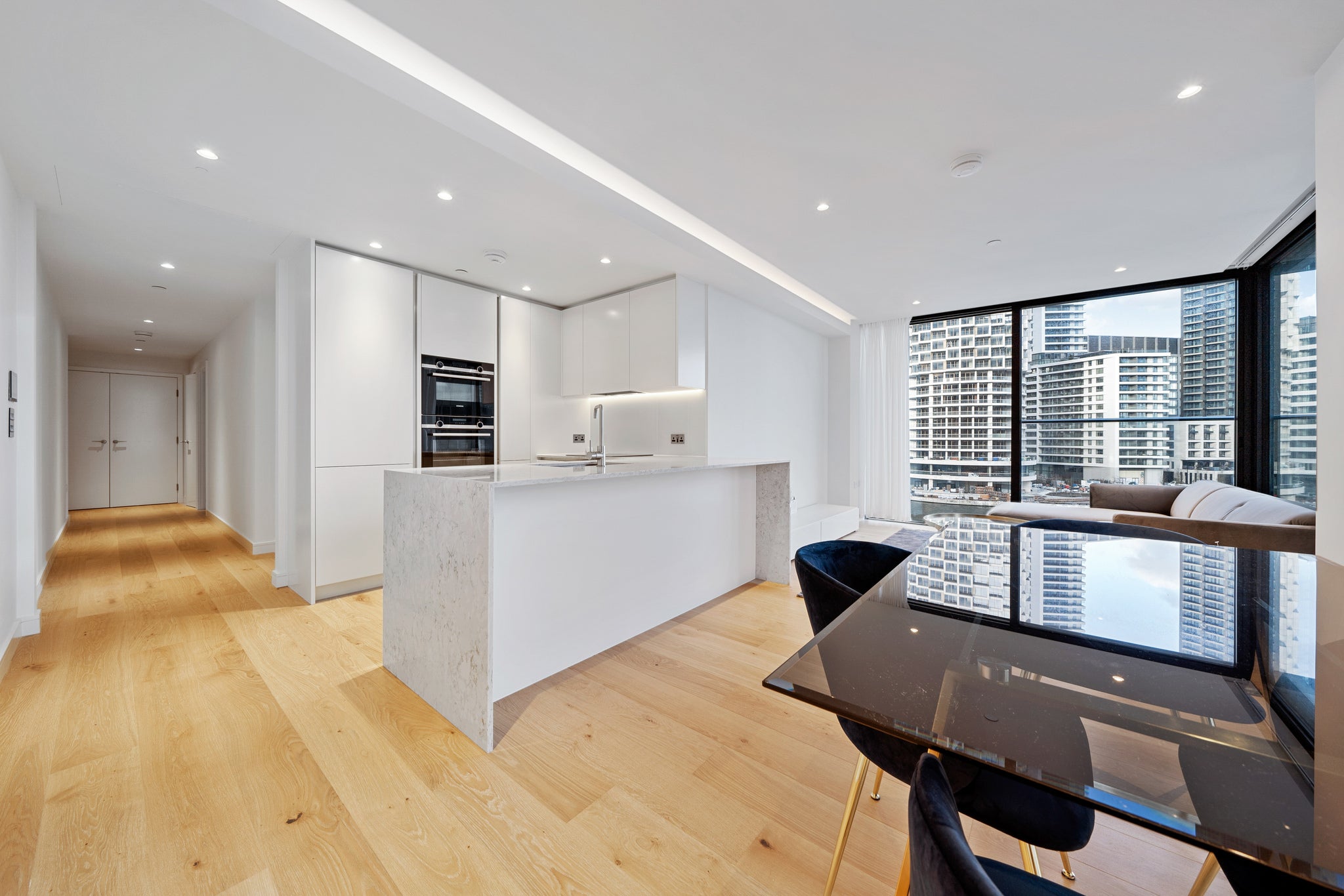 Flat Westferry Circus in Greater London