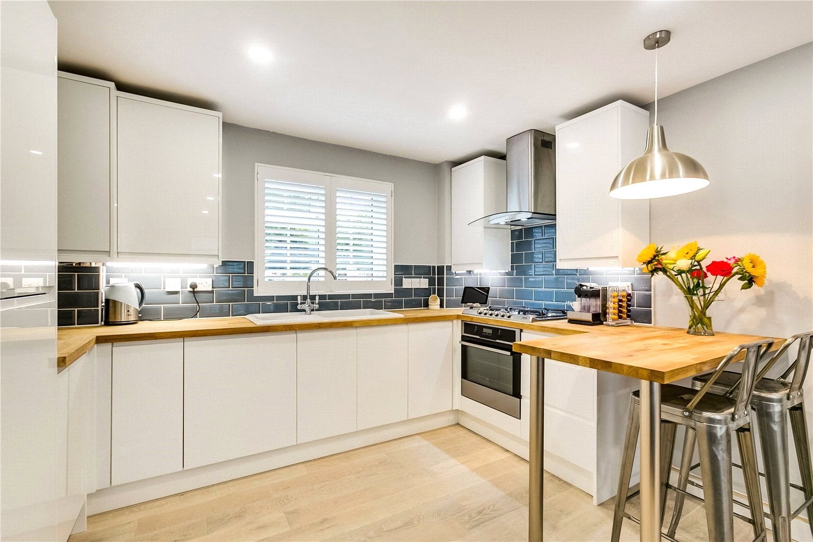 Flat Ashdown Way in Greater London
