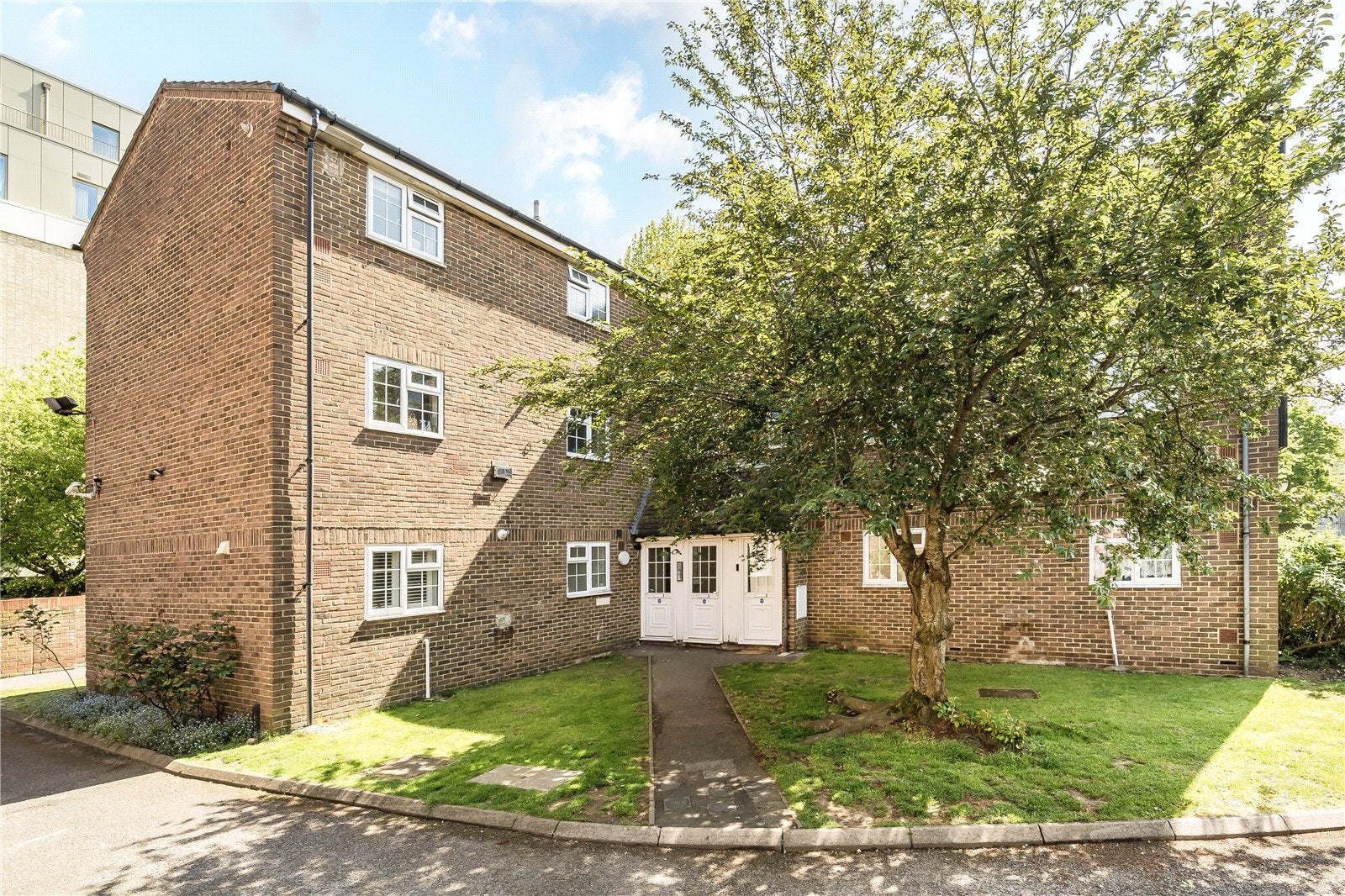 Flat Ashdown Way in Greater London
