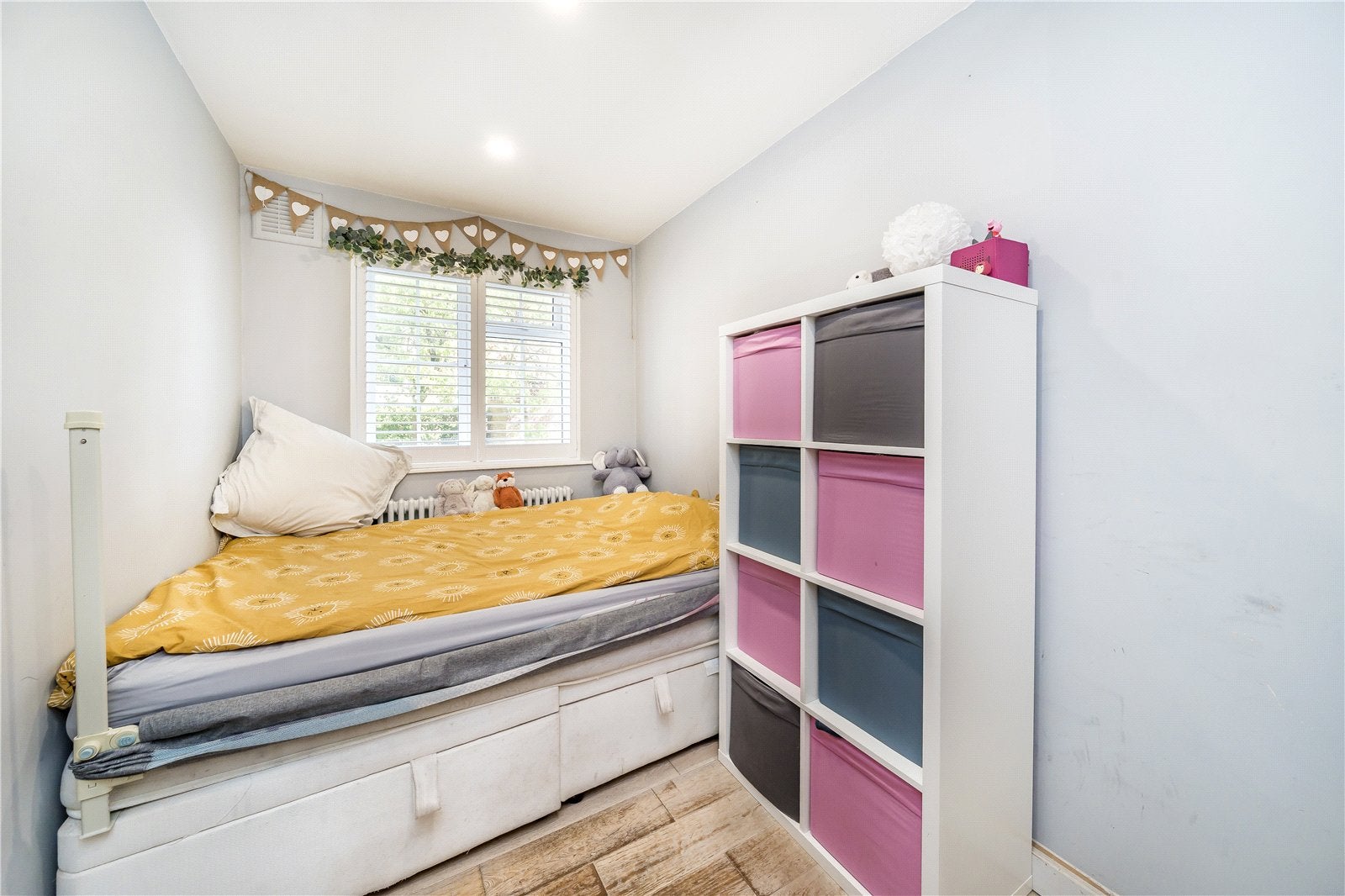 Flat Ashdown Way in Greater London