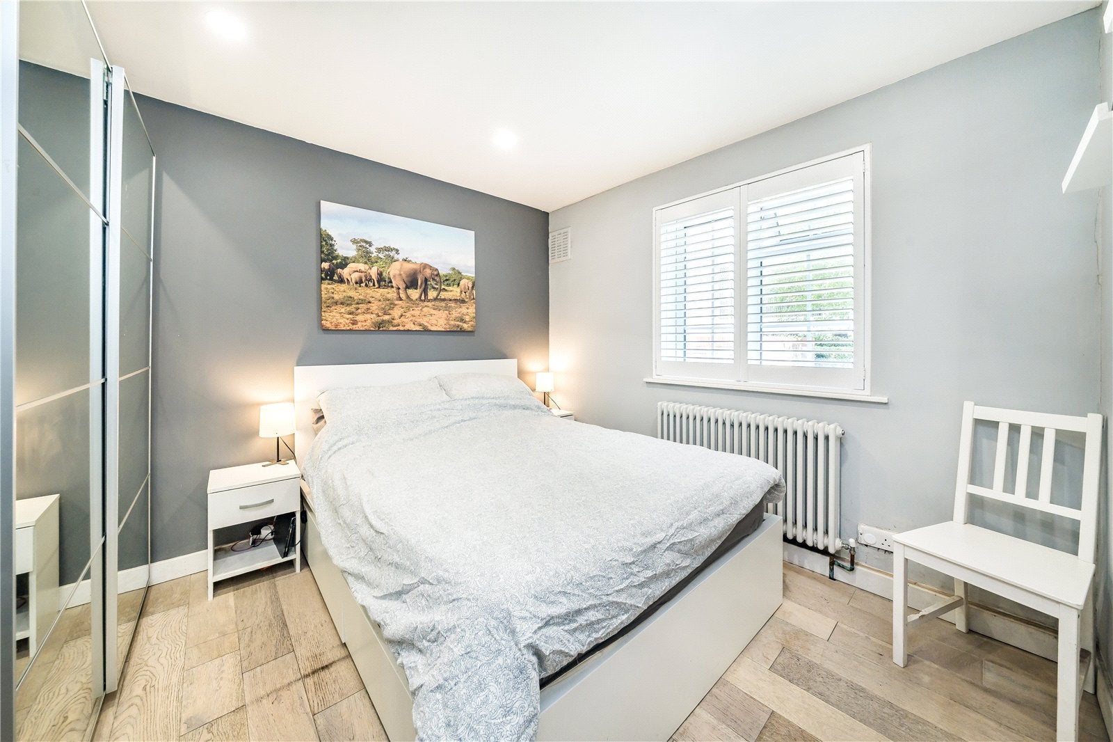 Flat Ashdown Way in Greater London