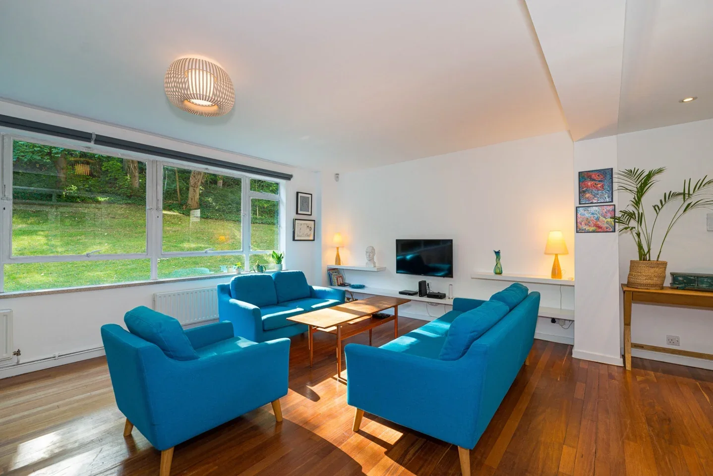 Flat Lymer Avenue in Greater London