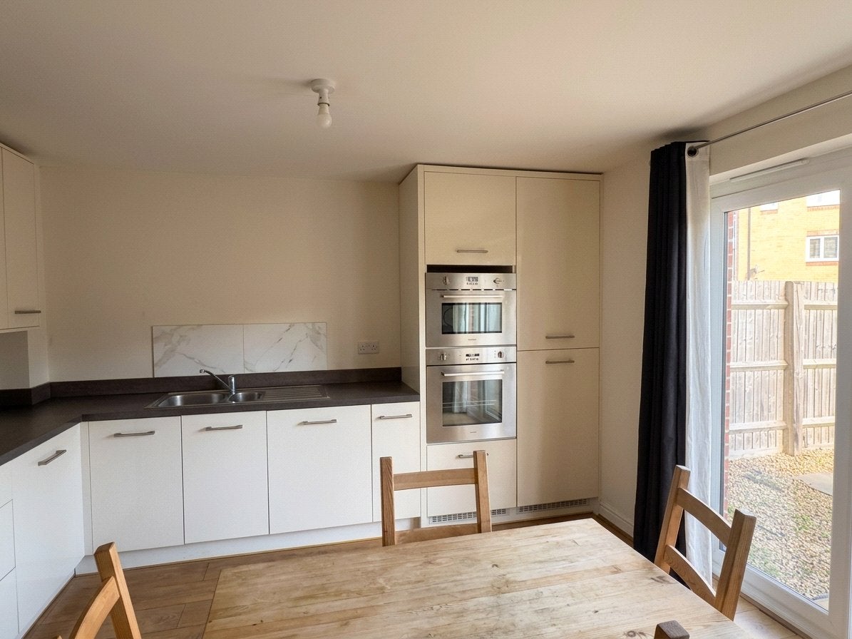 Room Great Clover Leaze in Bristol