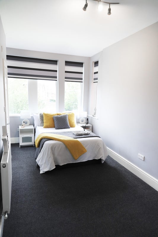 Room Edward Avenue in Salford