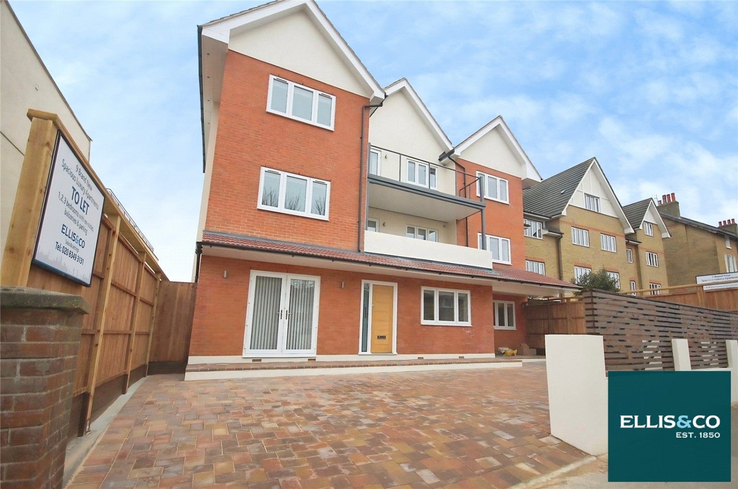 Flat Friern Park in Greater London