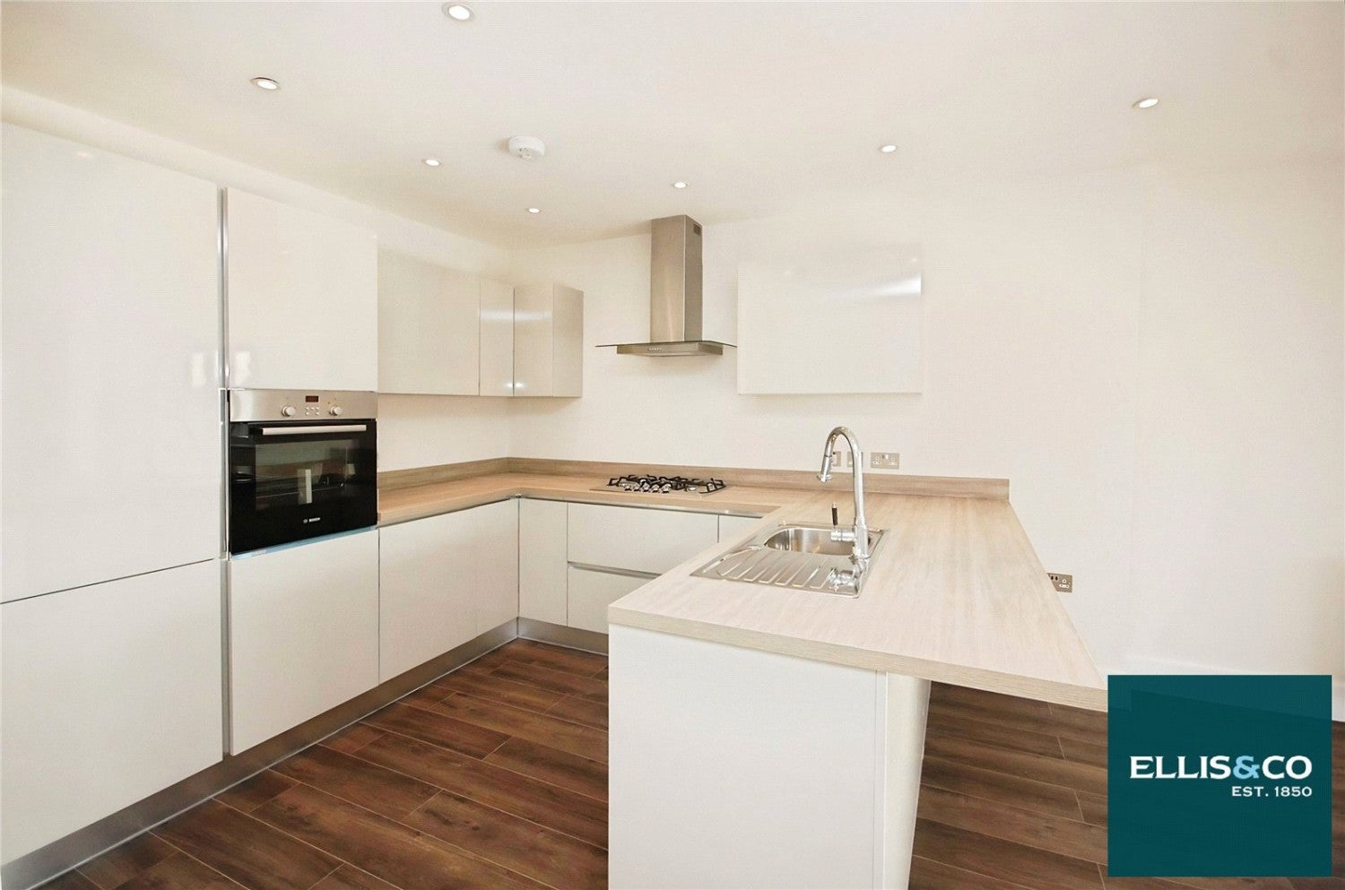 Flat Friern Park in Greater London