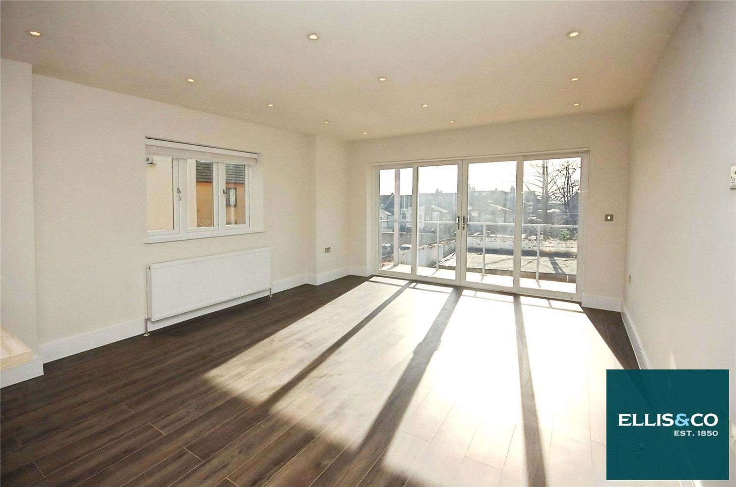 Flat Friern Park in Greater London