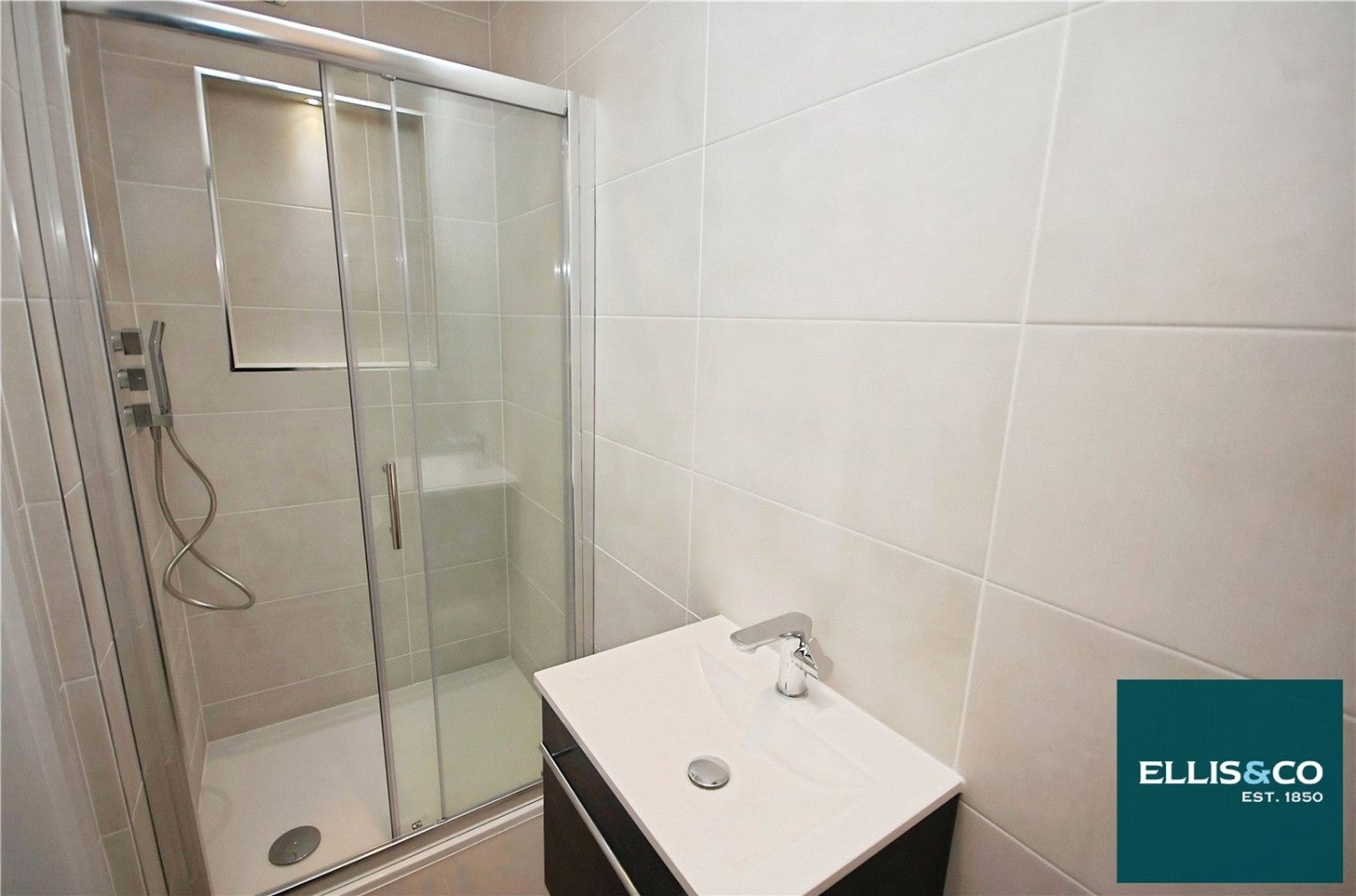 Flat Friern Park in Greater London