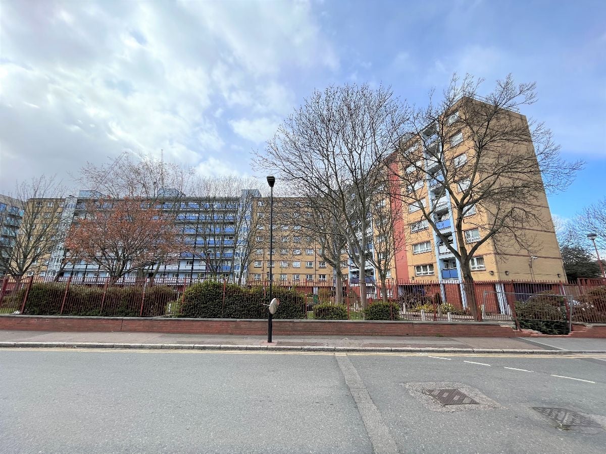 Flat Priory Road in Greater London