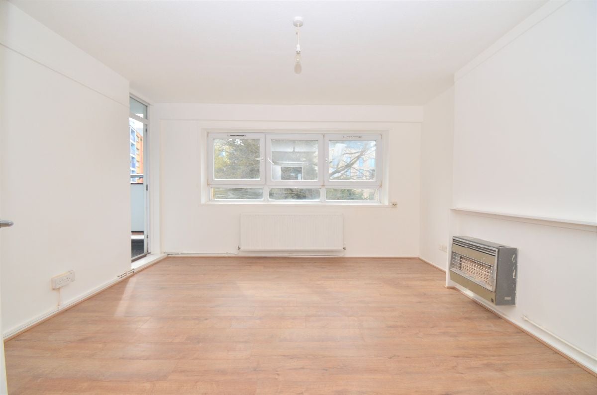 Flat Priory Road in Greater London