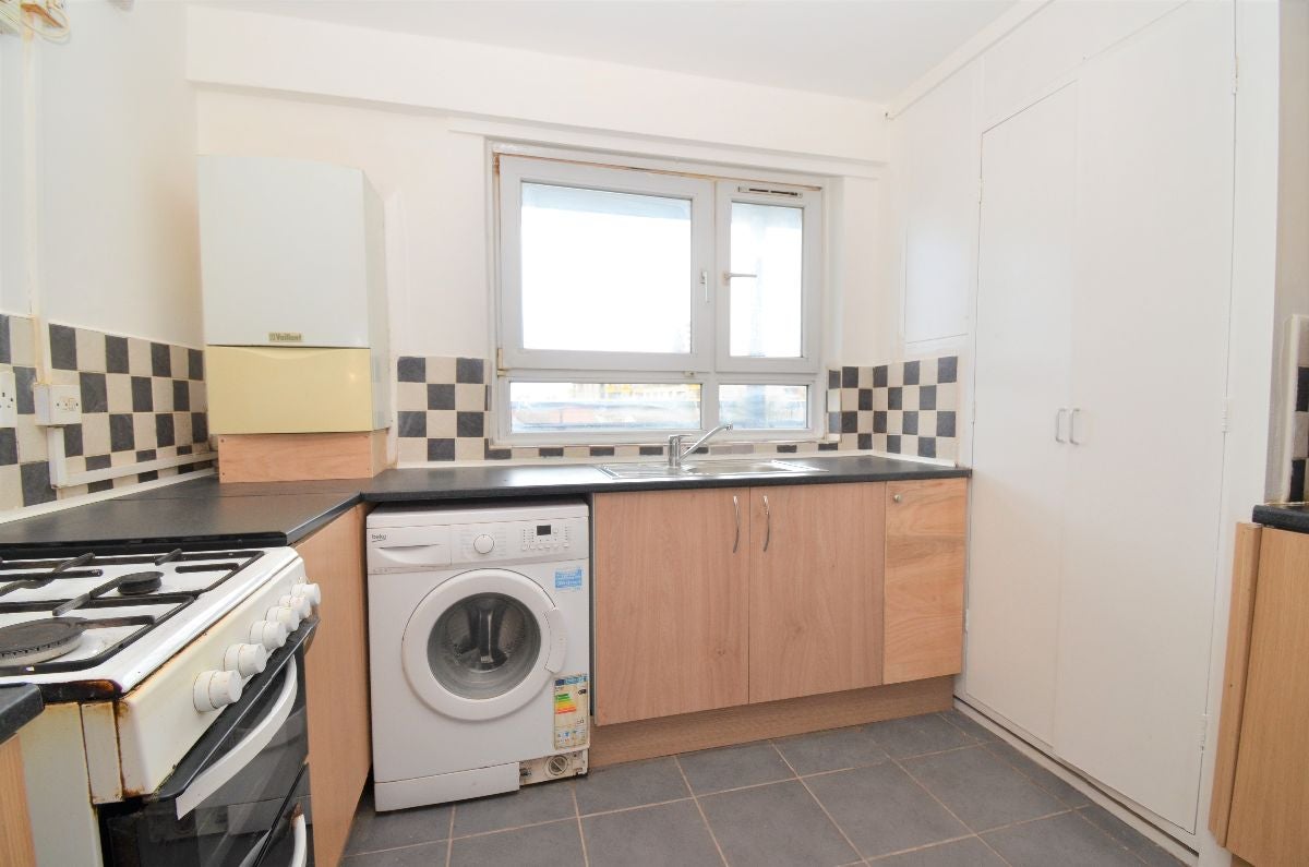 Flat Priory Road in Greater London