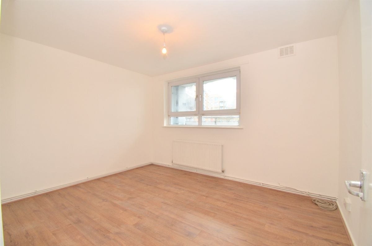Flat Priory Road in Greater London