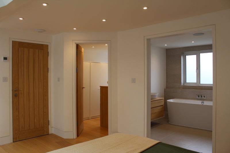 Room Dorset Road in Greater London