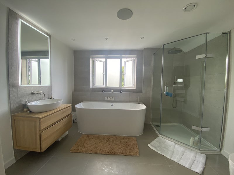 Room Dorset Road in Greater London