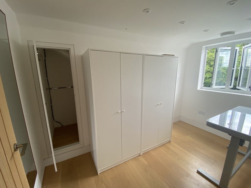 Room Dorset Road in Greater London