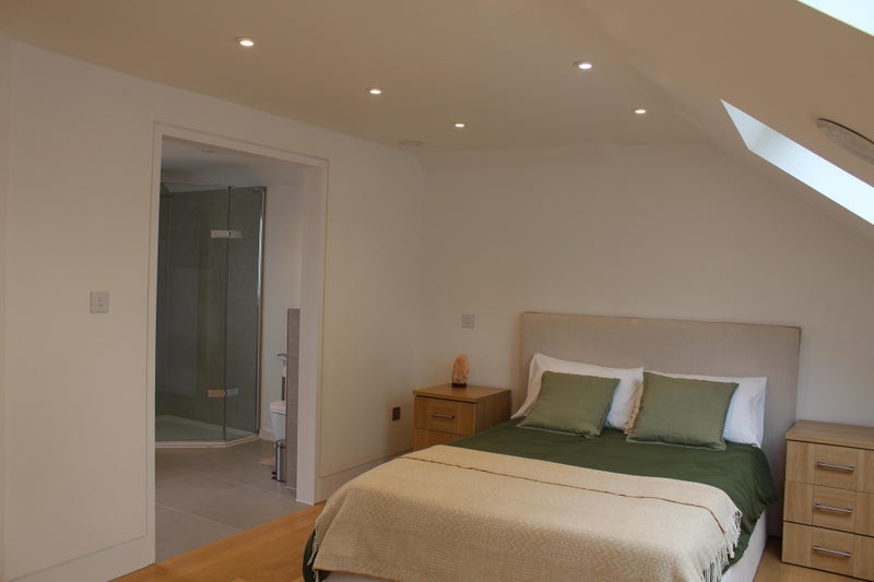 Room Dorset Road in Greater London