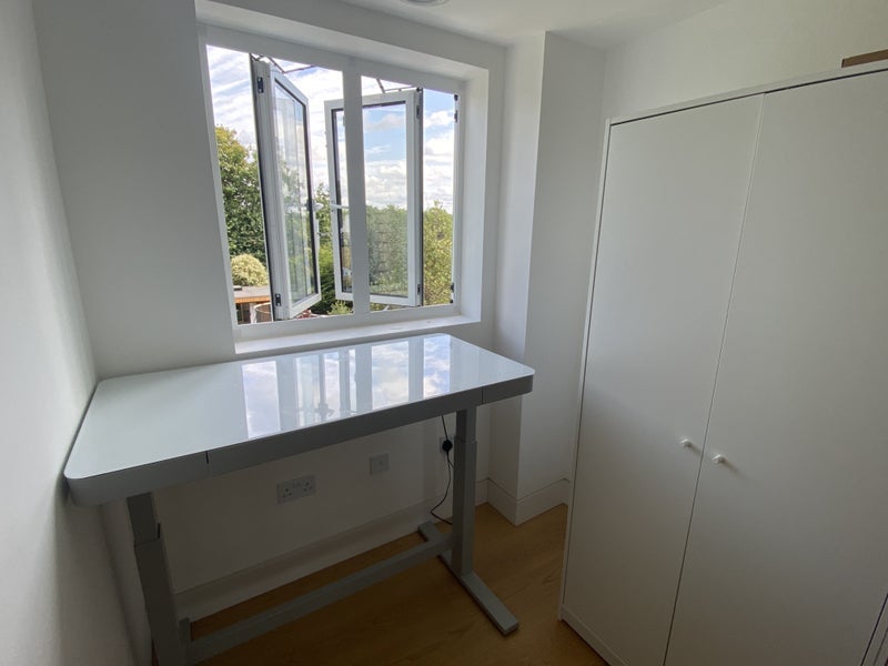 Room Dorset Road in Greater London