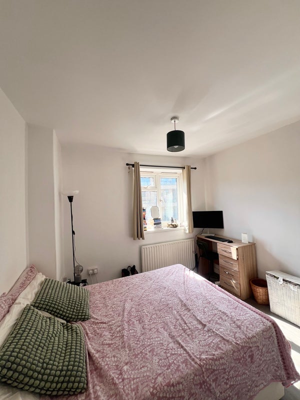 Room Crisp Road in Greater London