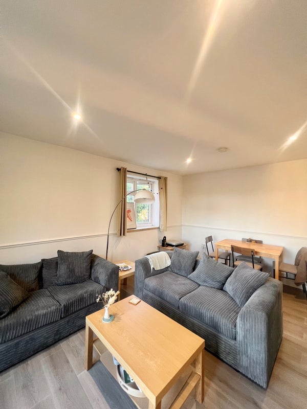 Room Crisp Road in Greater London