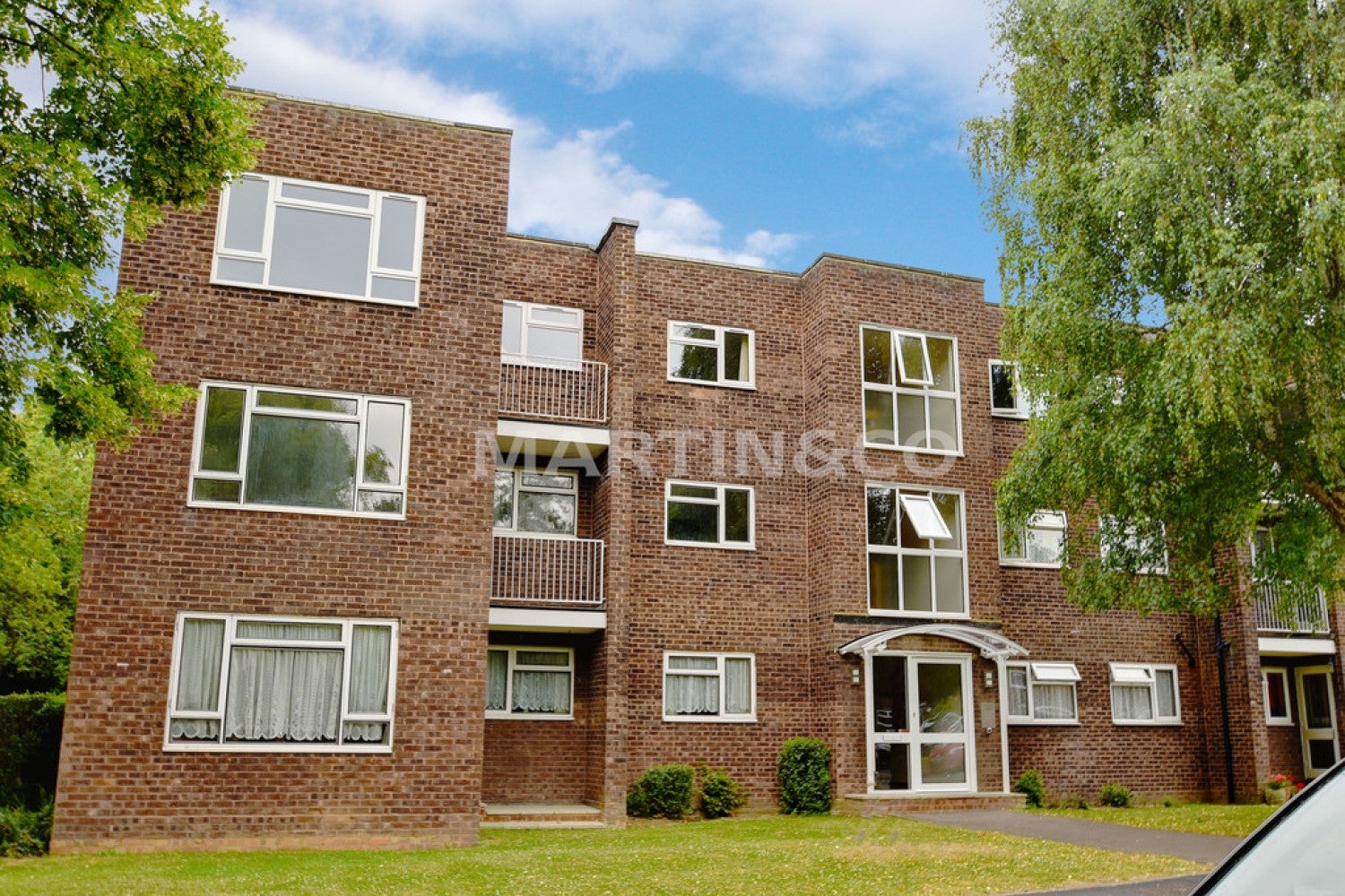 Flat Malcolm Way in Greater London