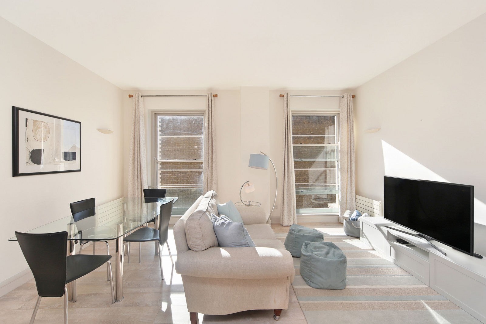 Flat Earl's Court Square in Greater London