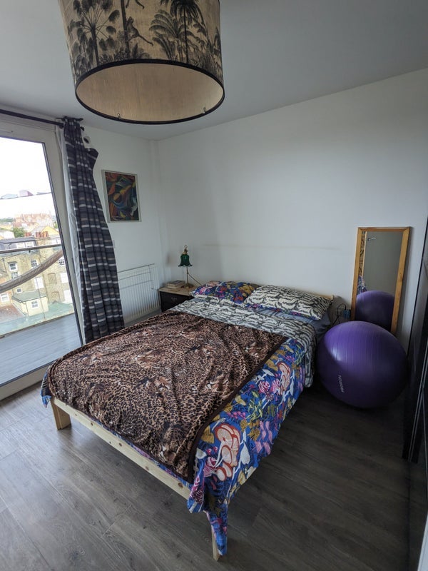Room Roseberry Place in Greater London