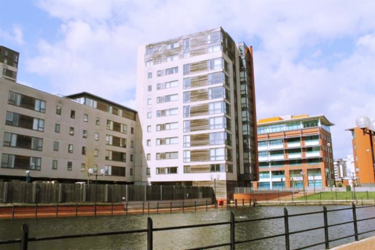 Flat Cargo Road in Cardiff