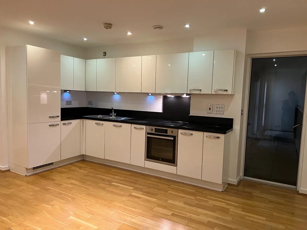 Flat Hayling Way in Greater London