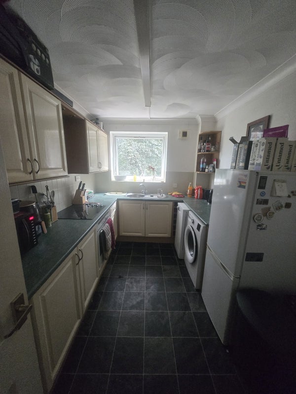 Room Wellington Road in Bournemouth