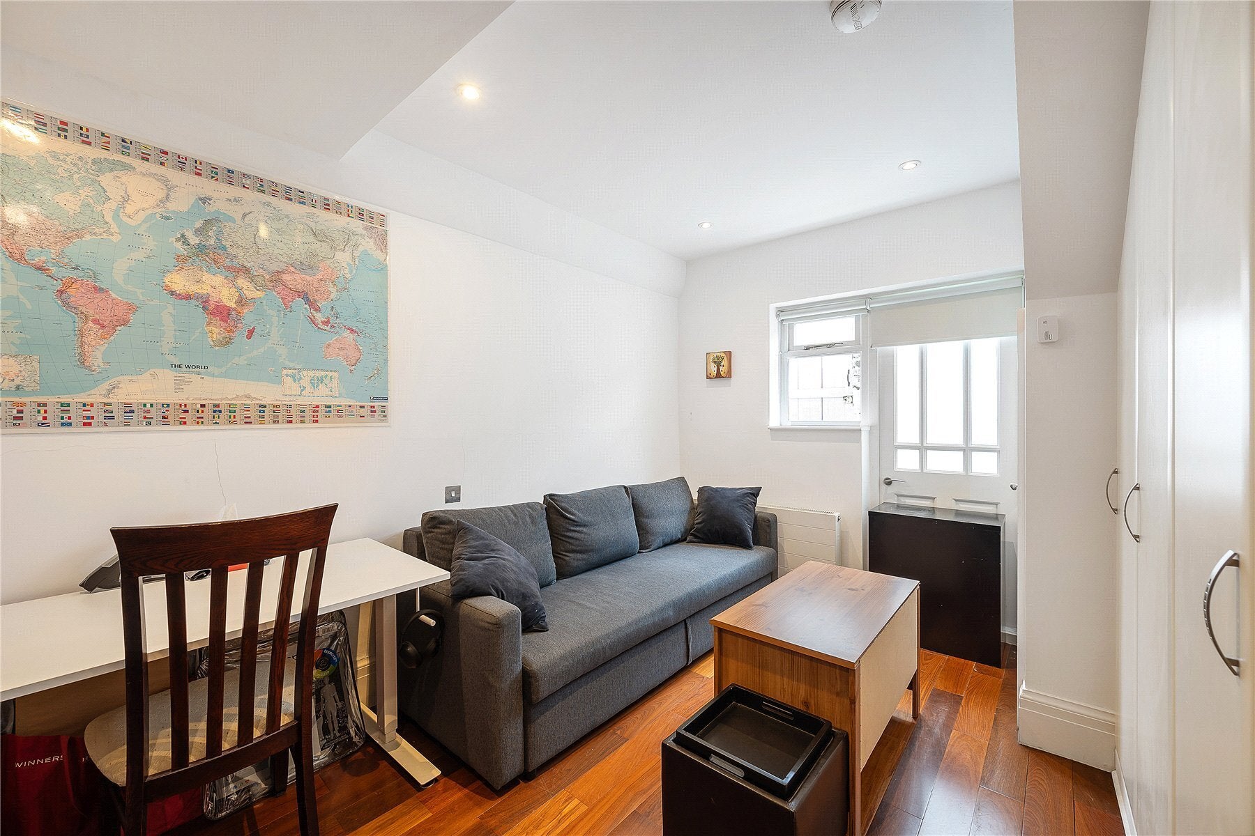 Flat Campden Hill Gardens in Greater London