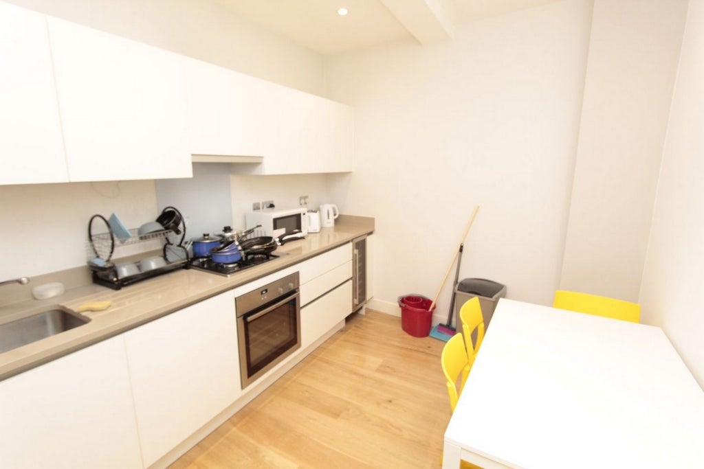 Room Globe Road in Greater London