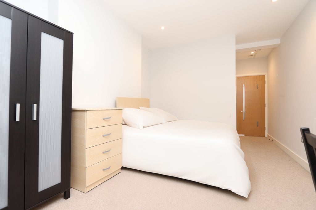 Room Globe Road in Greater London