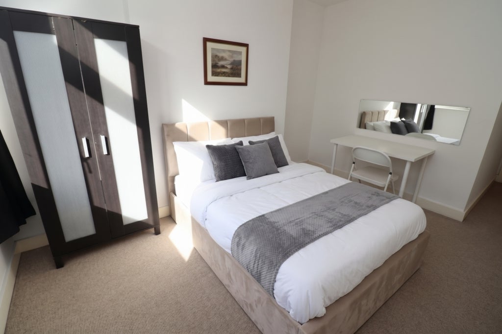 Room Globe Road in Greater London
