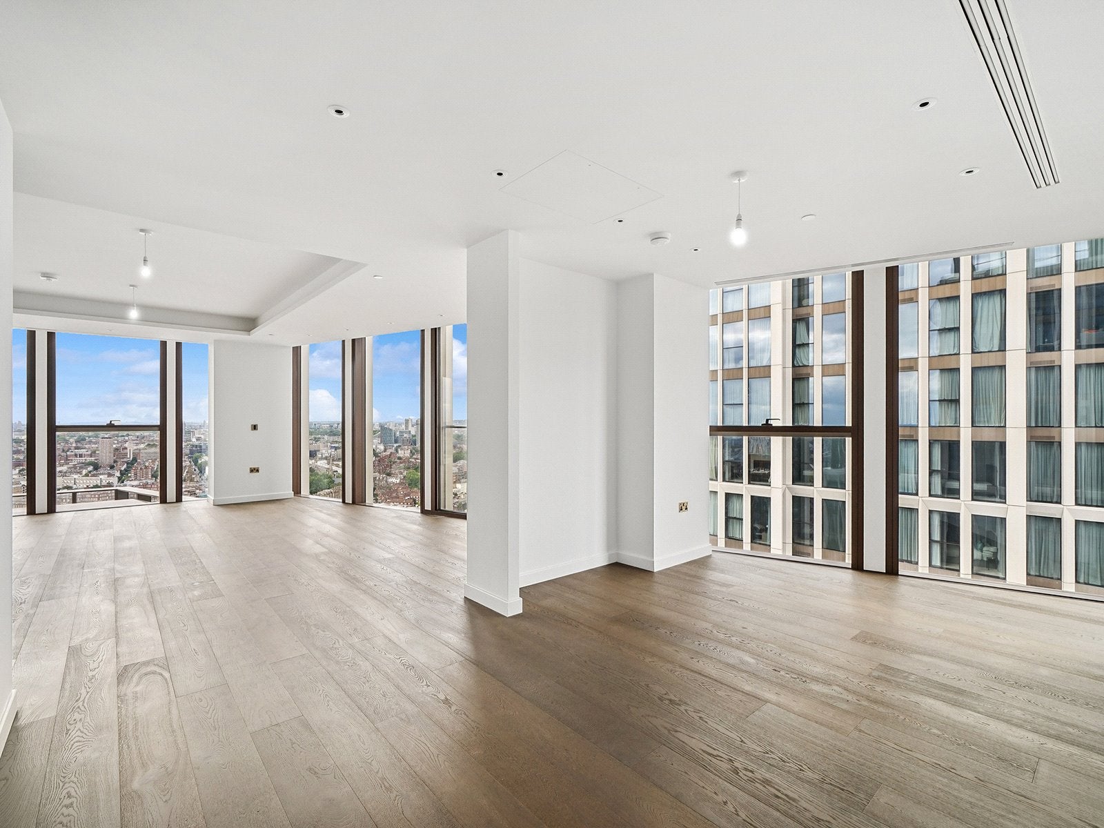 Flat Nine Elms Lane in Greater London