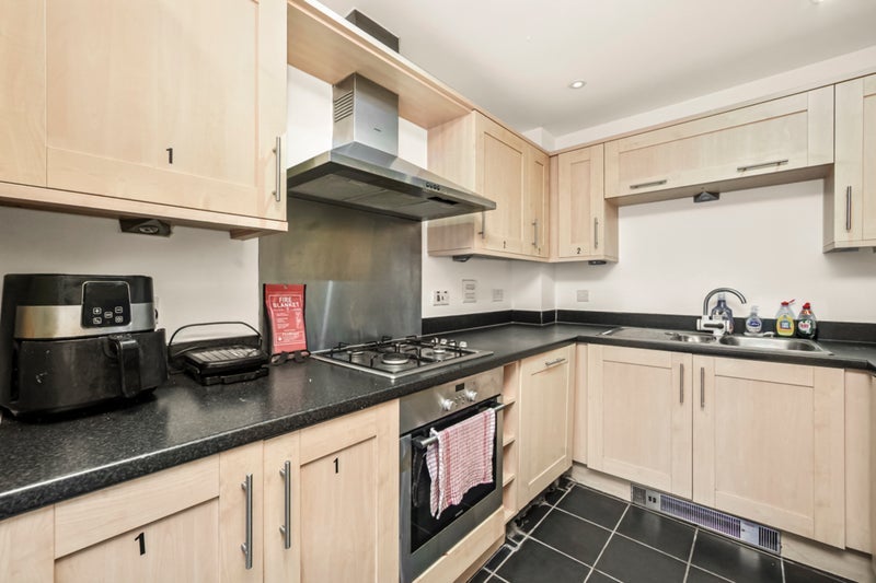 Room Camille Close in Greater London