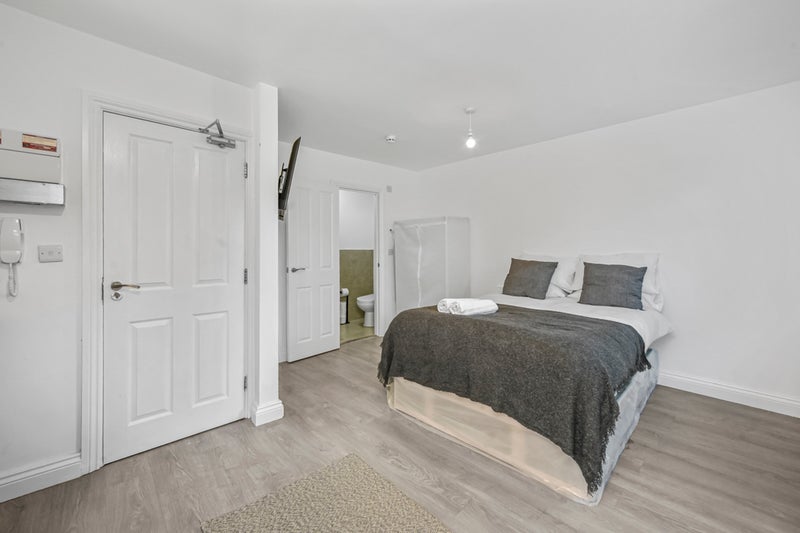 Room Camille Close in Greater London
