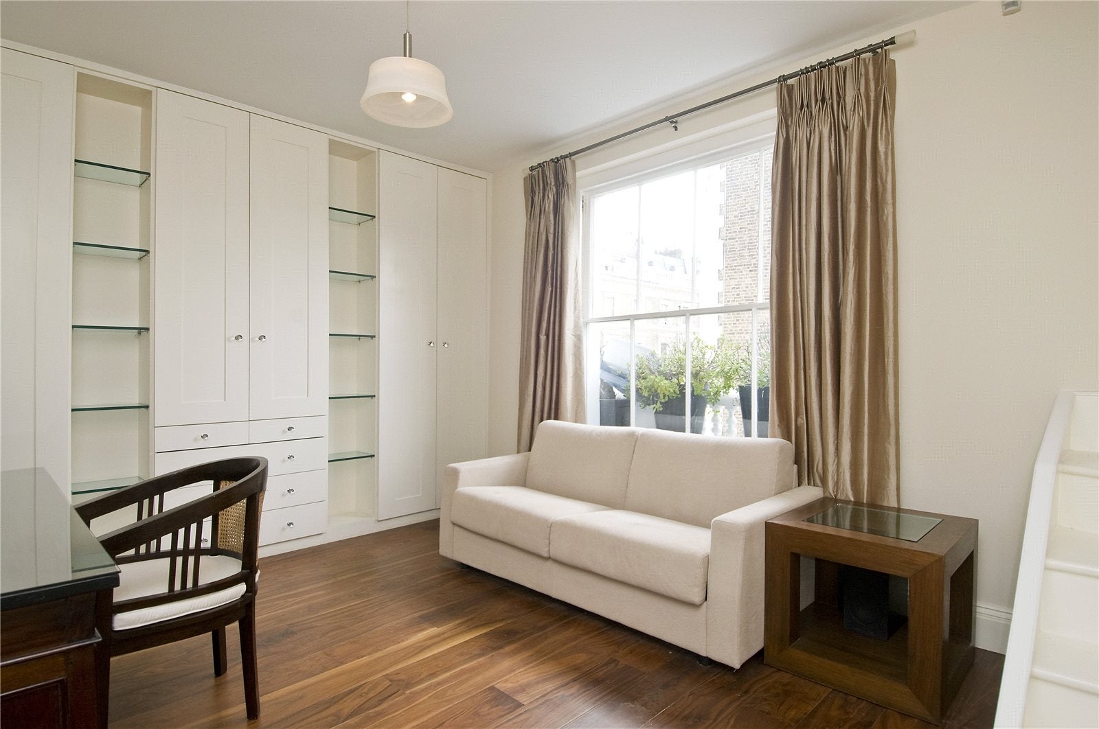 Flat Pembridge Square in Greater London