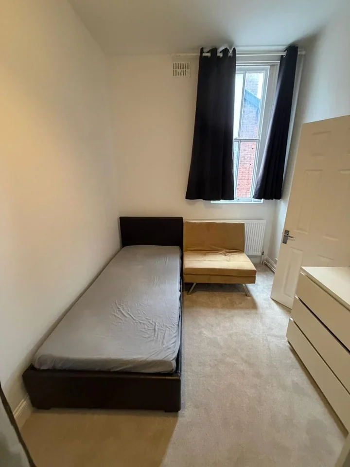 Room Lysways Street in Walsall