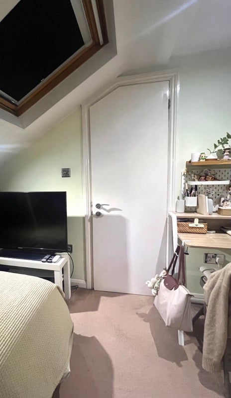 Room Queenstown Road in Greater London