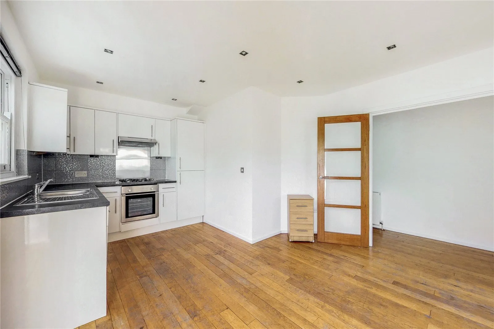 House Mutrix Road in Greater London