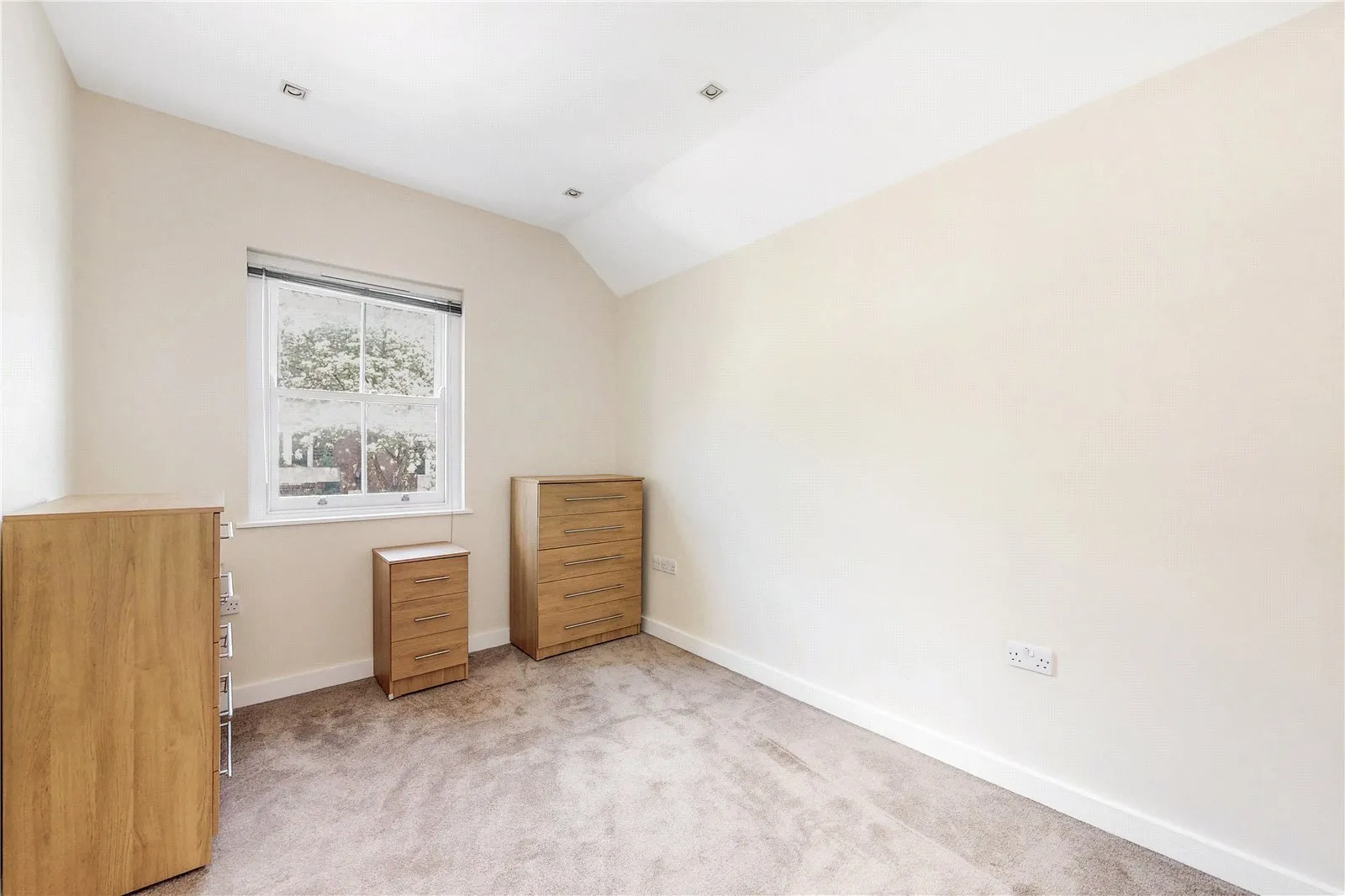 House Mutrix Road in Greater London
