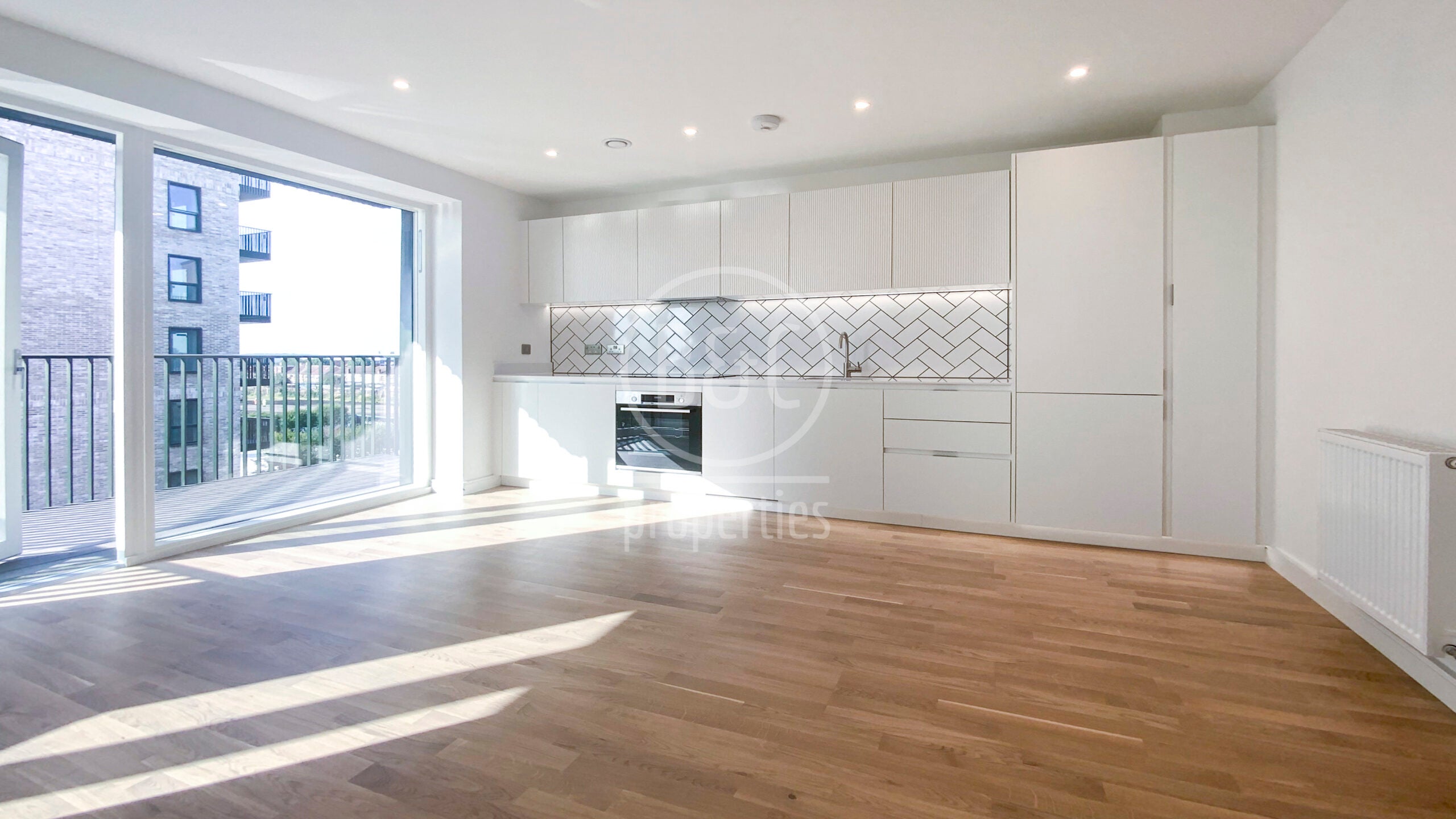 Flat Greenleaf Walk in Greater London