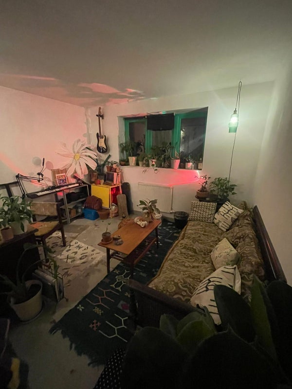 Room Ashfield Road in Greater London