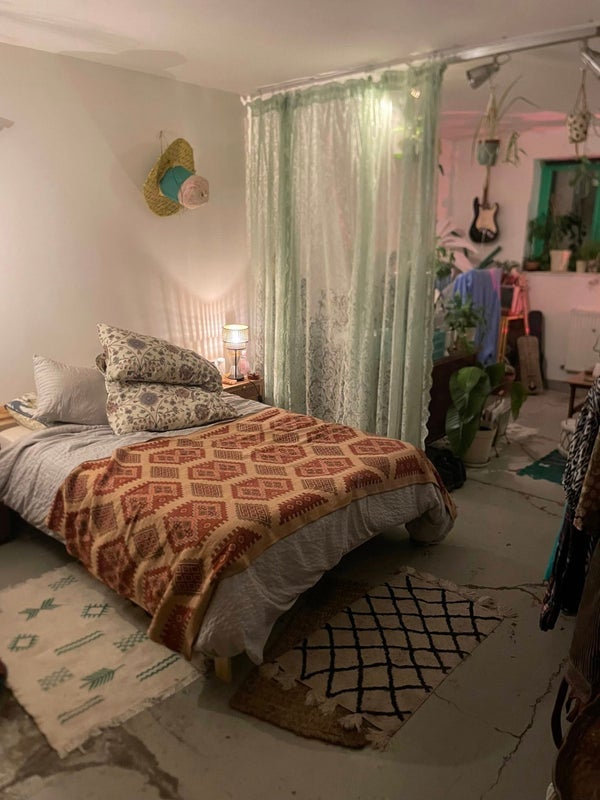 Room Ashfield Road in Greater London